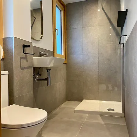 4 Bedroom, 4 Bathroom, Hot Tub, Centre Appartement