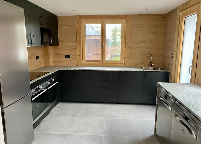 4 Bedroom, 4 Bathroom, Hot Tub, Centre Apartament *