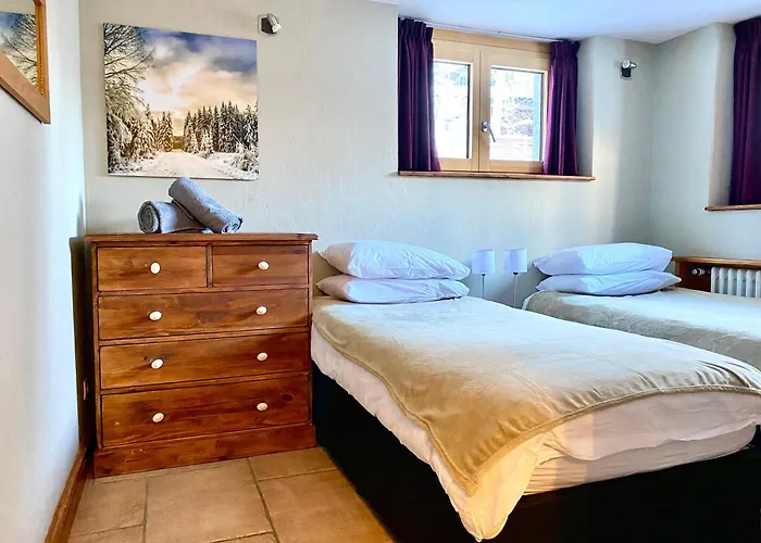 4 Bedroom, 4 Bathroom, Hot Tub, Centre Apartament *