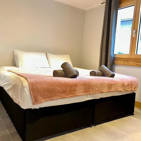 4 Bedroom, 4 Bathroom, Hot Tub, Centre Chamonix