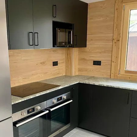 4 Bedroom, 4 Bathroom, Hot Tub, Centre